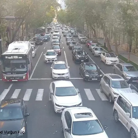 Bakının 16 yolunda tıxac yaranıb