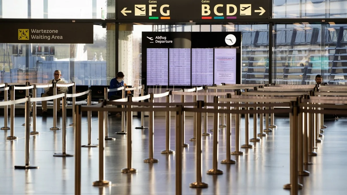 İndoneziya əcnəbilərin ölkəyə giriş qadağasının müddətini uzadıb