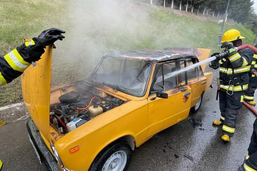 Tovuzda VAZ yanıb