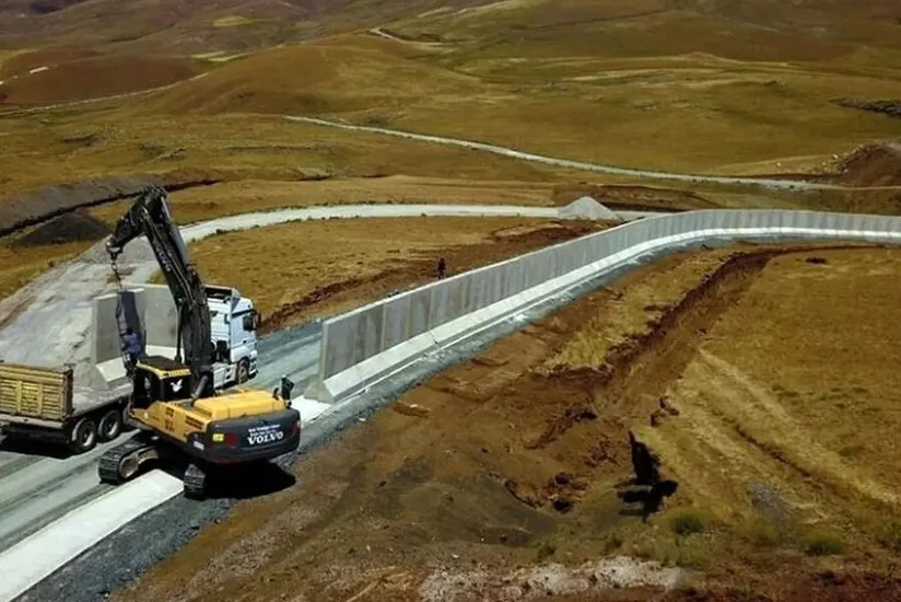 İran Əfqanıstan və Pakistanla sərhəddə divar tikməyə başlayıb