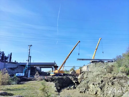 Qudyalçay üzərində inşa olunan yeni körpünün aşırım tirləri montaj olunub