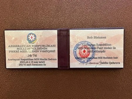 Bob Bləkmənə Milli Məclisin Fəxri medalı təqdim olunub