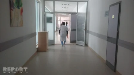 Qadın sürücü avtomobili aşırıb, xəsarət alanlar var - FOTO