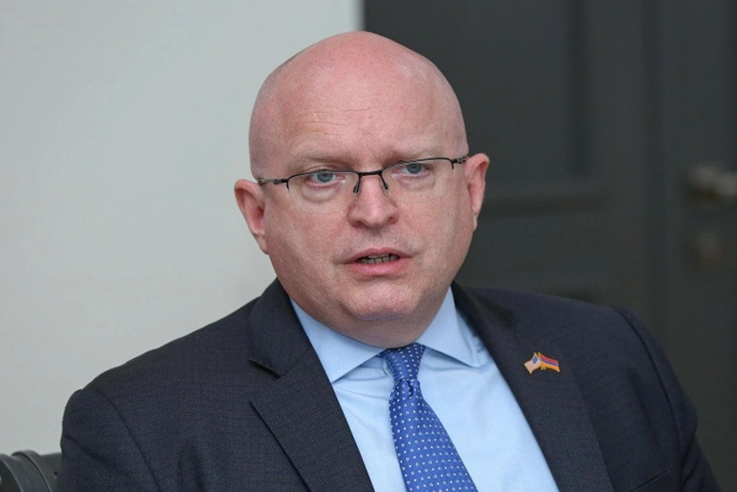 Госдеп: США поддерживают контакты с Баку и Ереваном по вопросам нормализации отношений