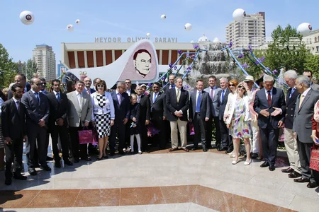 Bakıda Gül bayramı keçirilir - FOTOREPORTAJ