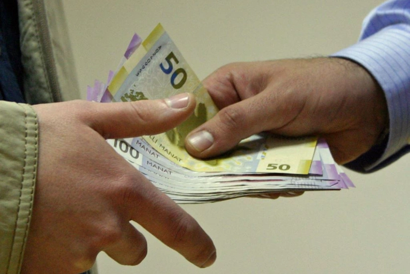 Rüşvət aldığına görə işdən çıxarılan gömrük inspektorunun məhkəməsi başlayıb