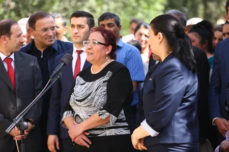 Gəncənin icra başçısı vətəndaşların səyyar qəbulunu keçirib