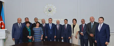 Təhsil naziri İctimai Şura üzvlərinə üzvlük vəsiqələrini təqdim edib
