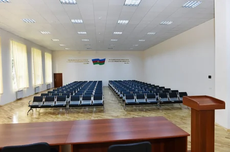 Prezident İlham Əliyev Bakıda 212 saylı məktəbdə yaradılan şəraitlə tanış olub