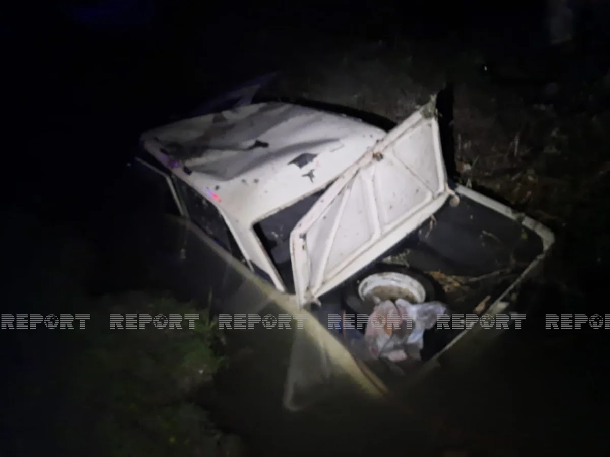 Kürdəmirdə avtomobil su kanalına aşdı, xəsarət alan var