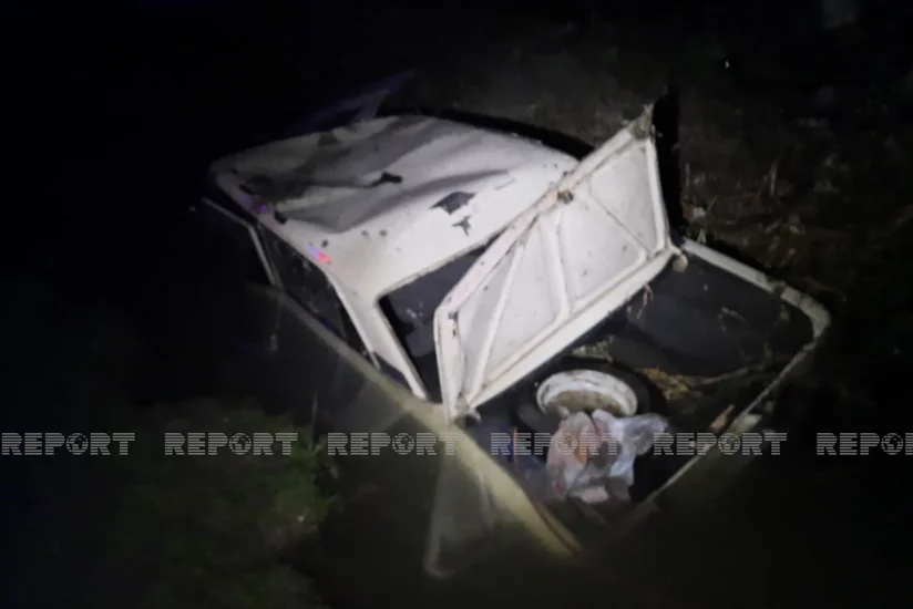 Kürdəmirdə avtomobil su kanalına aşdı, xəsarət alan var