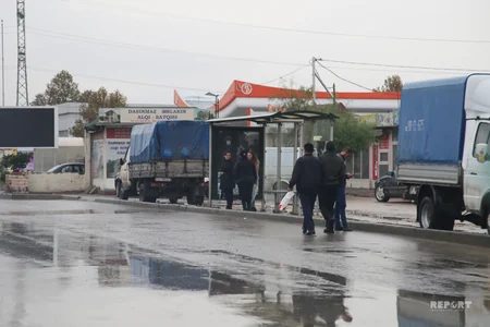 Bakının yağış mənzərəsi: avtomobil və piyada yolları su altında qalıb - FOTOREPORTAJ