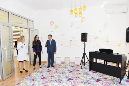 ​Mehriban Əliyeva körpələr evinə avtomobil bağışlayıb - FOTO