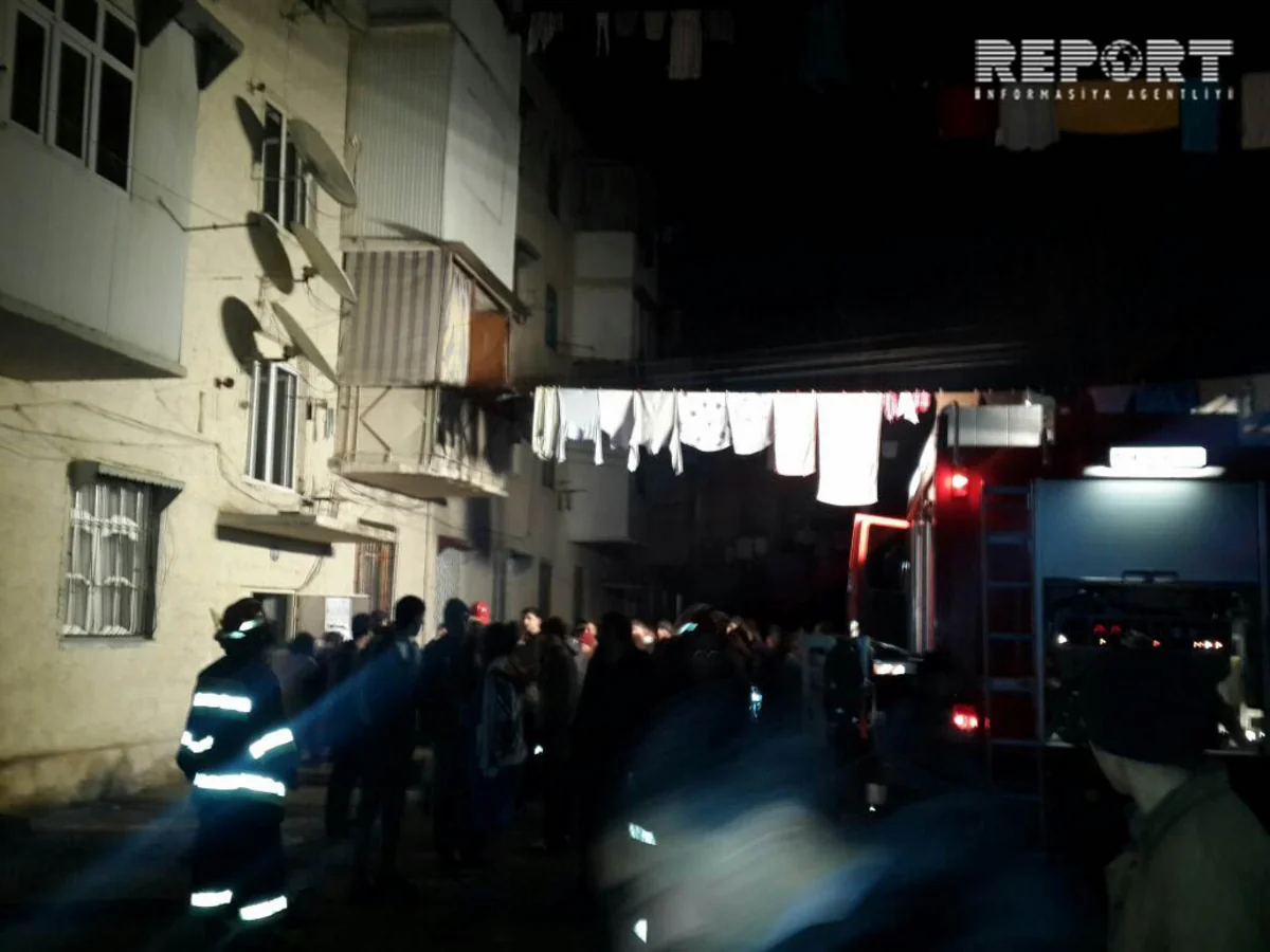 В Мингячевире потушен пожар в общежитии, 10 человек госпитализированы
