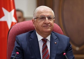  Yaşar Gülər Bakıda Zəfər parkını ziyarət edib