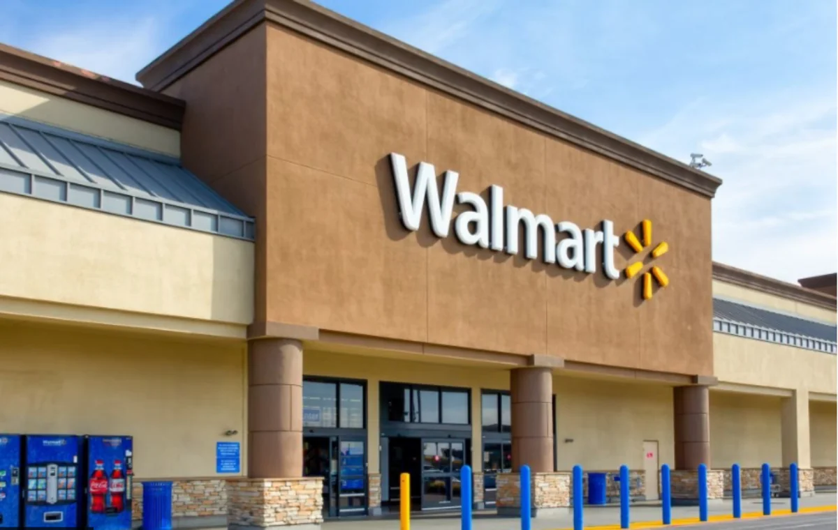 Сеть Walmart вернет оружие и боеприпасы на прилавки магазинов в США