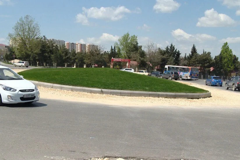 Sabunçu rayonunda yollar və səkilər genişləndirilir - FOTO