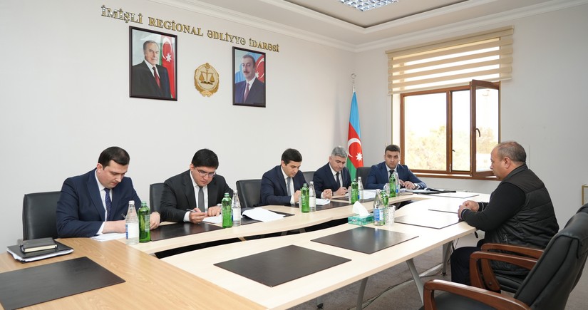 Ədliyyə naziri İmişlidə vətəndaşları qəbul edib