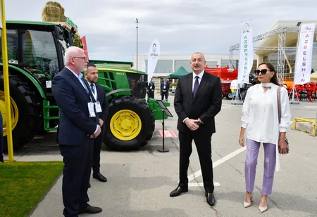 Президент и первая леди ознакомились с XVI выставкой Caspian Agro и XXVIII выставкой InterFood Azerbaijan