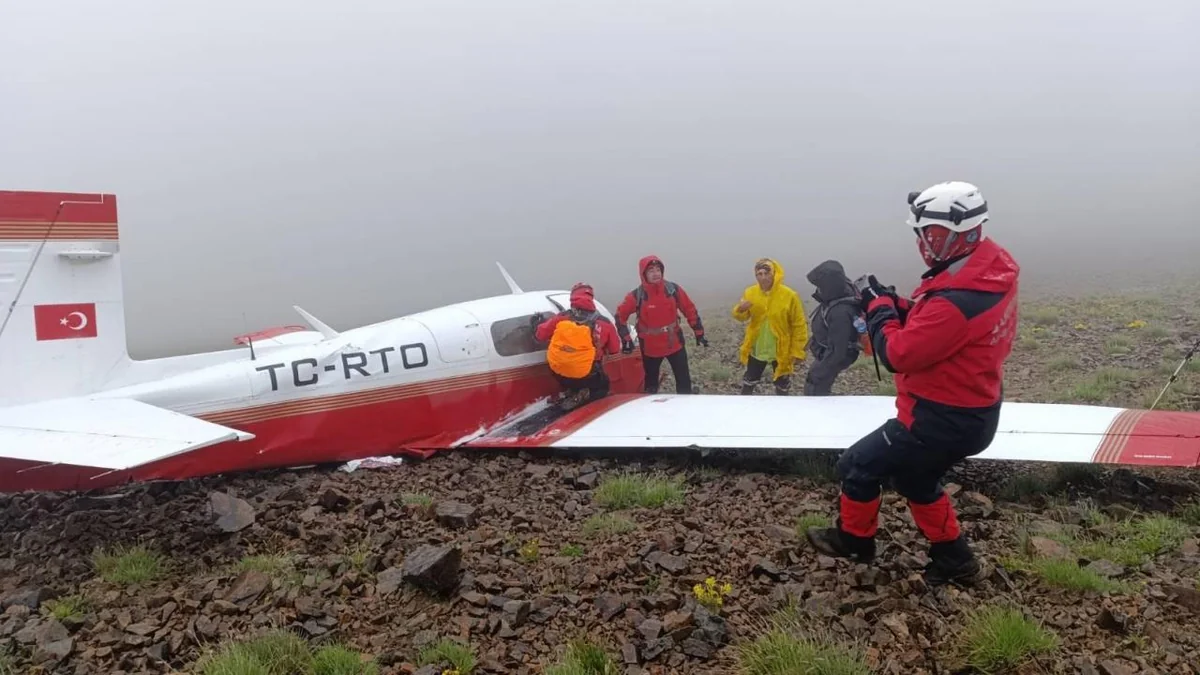 Türkiyədə qəzaya uğrayan təyyarədə pilot ölüb, sərnişin sağ qalıb - YENİLƏNİB