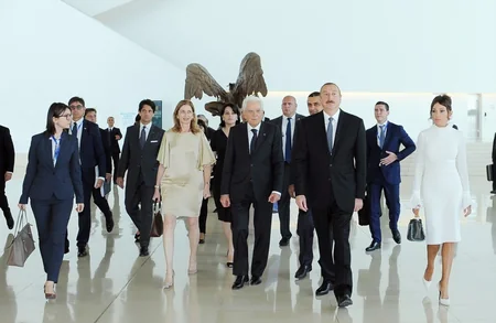 Azərbaycan və İtaliya prezidentləri Heydər Əliyev Mərkəzində Şah İsmayıl Xətaiyə həsr edilmiş sərginin açılışında iştirak ediblər