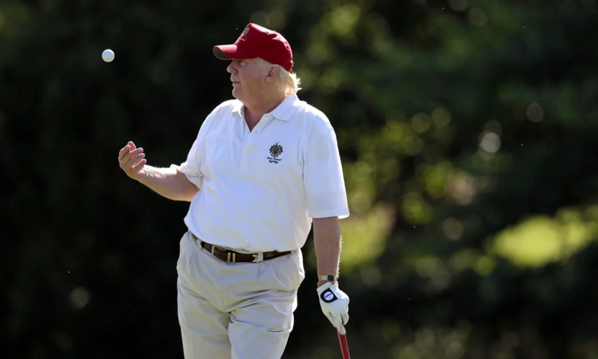 Donald Trampın qolf həvəsi büdcəyə baha başa gəlir