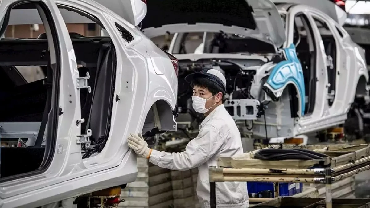 Car production in U.S. may resume from next month