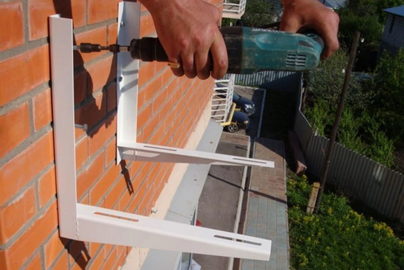 Peyk antenini düzəldən kişi 3-cü mərtəbədən yıxıldı