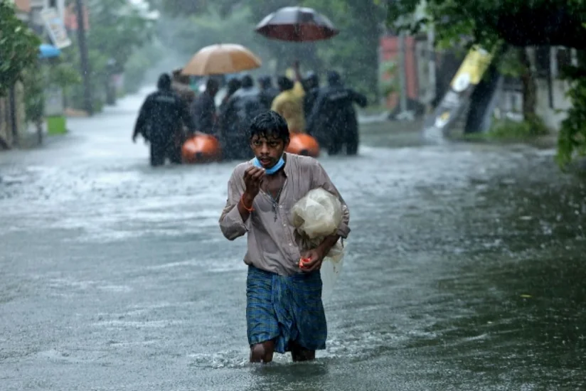 Floods kill at least 30 people in India