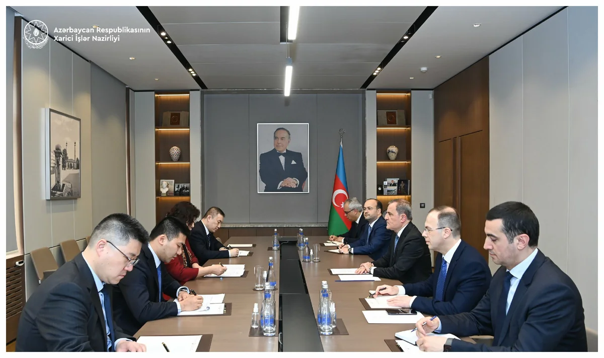 Ceyhun Bayramov yeni Çin səfirinin etimadnaməsinin surətini qəbul edib