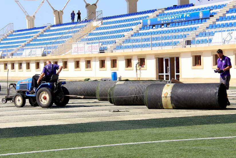 Sumqayıt klubuna məxsus stadionda meydanın ot örtüyü tamamilə sökülüb