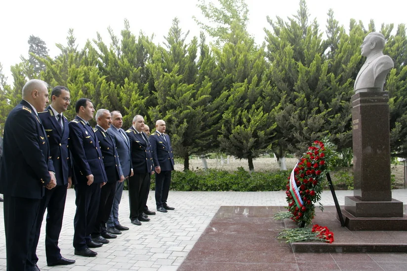Bakı metrosunda Heydər Əliyevin xatirəsi anılıb
