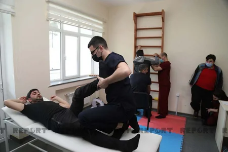 Qazi: Əvvəllər əsa ilə gəzirdim, indi nisbətən rahat yeriyə bilirəm