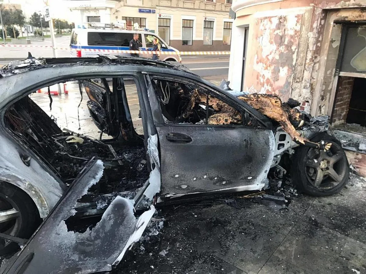 Rusiyada beş nəfər avtomobildə yanaraq ölüb