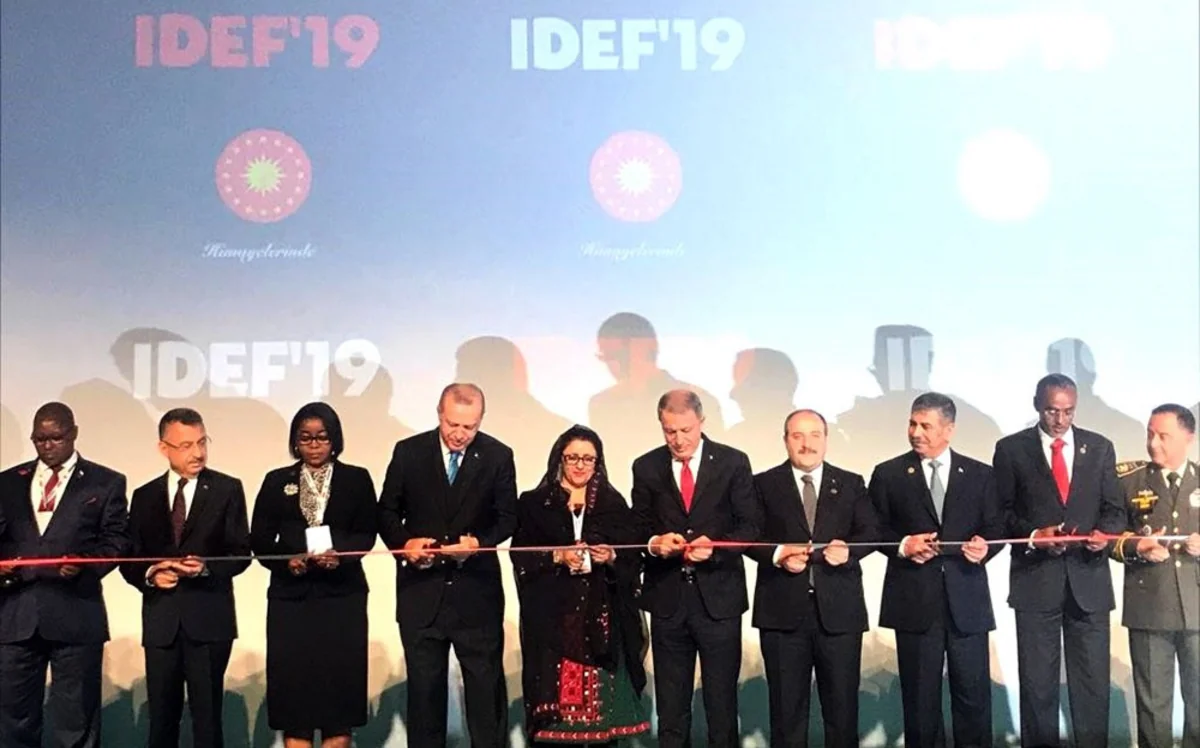 Azerbaijan Defense Minister attends IDEF-2019
