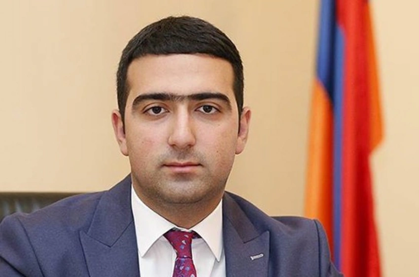 Ermənistan hökuməti aparatının keçmiş işlər müdiri Nikol Paşinyanın partiyasından istefa verib