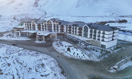 Prezident Şahdağ Turizm Kompleksindəki “Lakeside” hotelində aparılan işlərlə və “Xizək klubu” binasının tikintisi ilə tanış olub - YENİLƏNİB-2