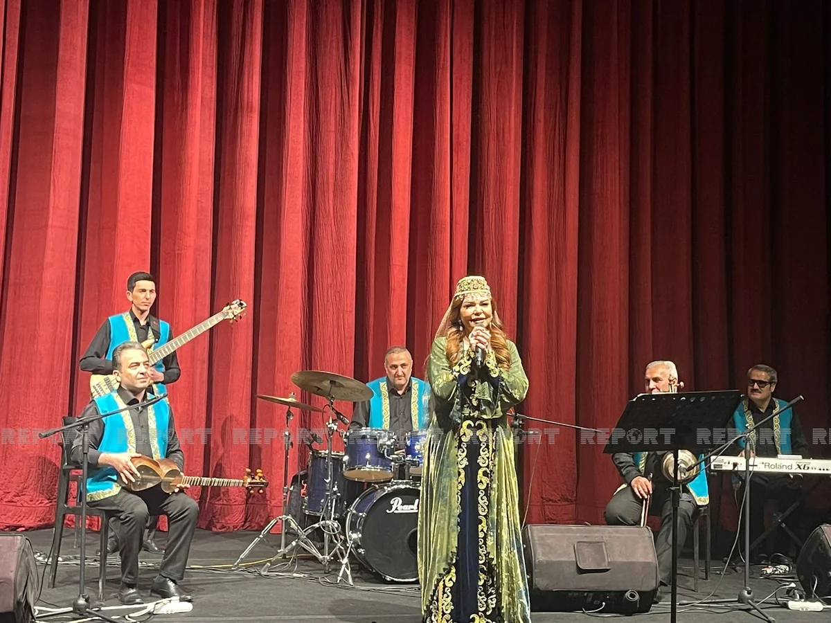 İstanbulda Novruz şənliyində Azərbaycanın Xalq artistinin milli mahnılar ifa edib