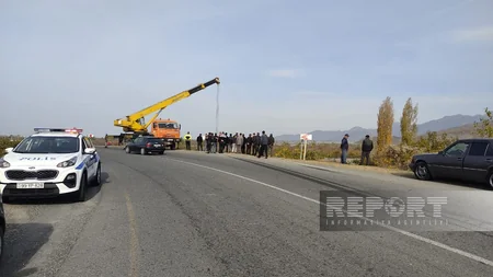 Şəkidə “TIR” dərəyə aşıb