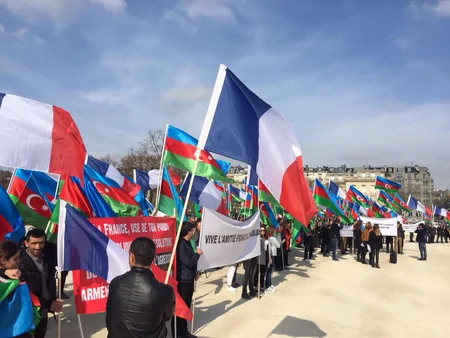 Parisdə Azərbaycan Prezidenti İlham Əliyevə dəstək aksiyası keçirilib