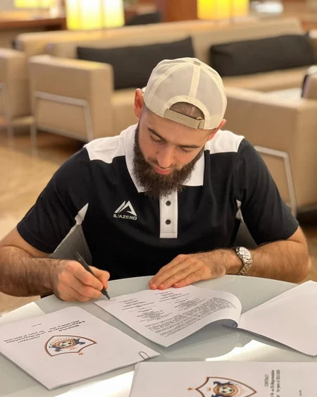 Qarabağ qapıçısı ilə imzaladığı yeni müqavilənin detallarını açıqlayıb