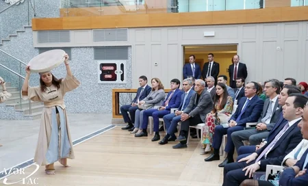 Heydər Əliyev Fondunun vitse-prezidenti “Nəsimi” antreprizasının təqdimatında iştirak edib