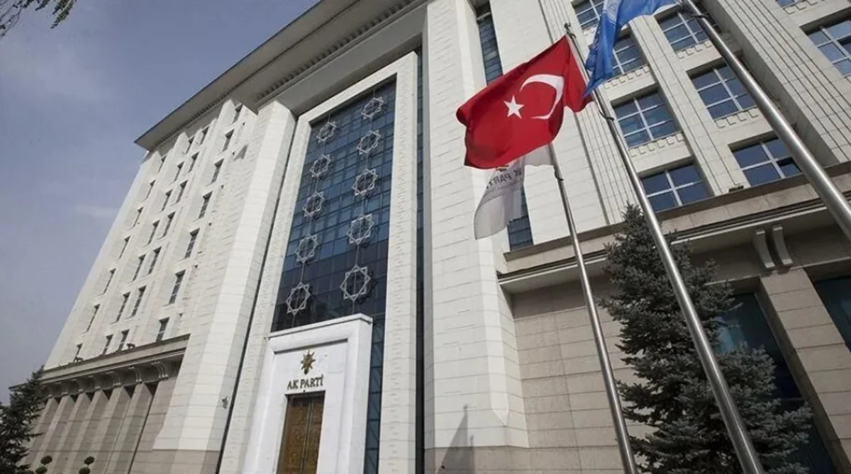 Türkiyəli nazirlər seçkiləri izləmək üçün AK Parti İstanbul təşkilatının binasına gəliblər
