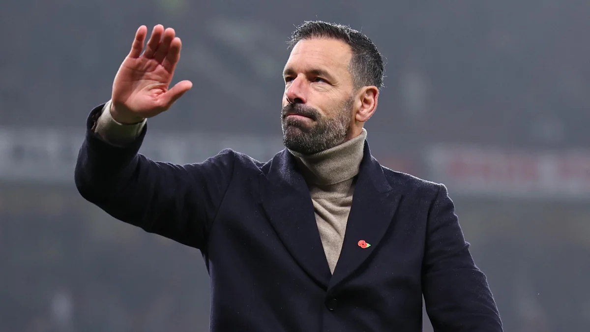 Lester klubu Rud van Nistelroya əvəzləyici axtarır