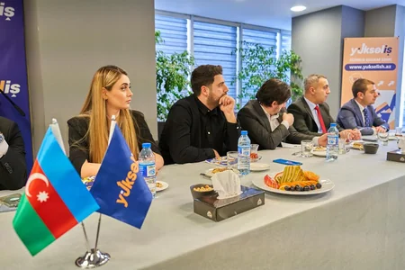 Sahil Babayev ikinci “Yüksəliş” müsabiqəsinin qalibləri ilə görüşüb