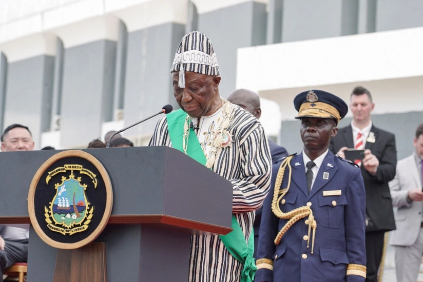 Министр обороны Либерии ушел в отставку из-за протеста жен военнослужащих