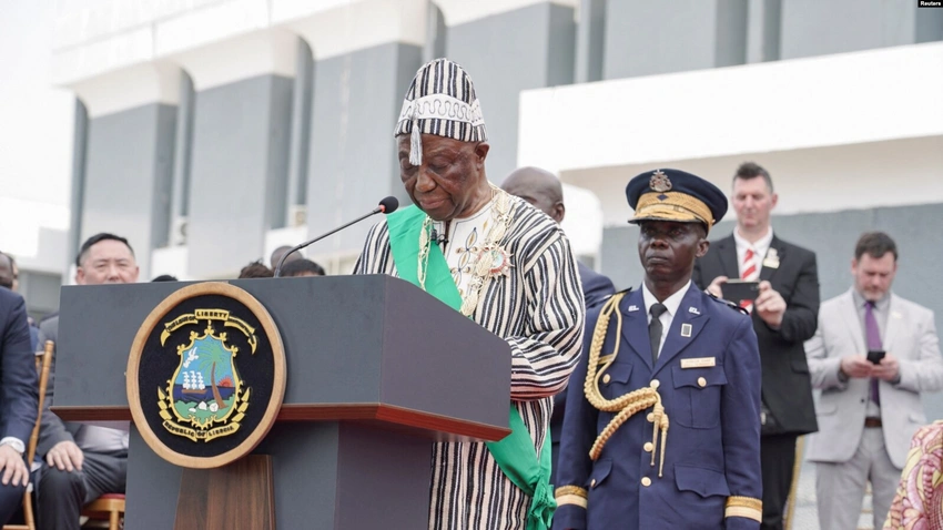 Liberiyanın müdafiə naziri hərbçilərin həyat yoldaşlarının etirazına görə istefa verib