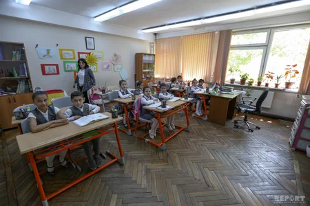 Musiqi səsləri, dəhlizdə gəzişən kiçik balerinalar - REPORTAJ