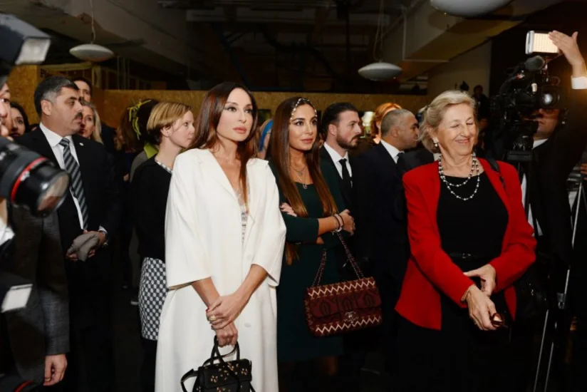 Londonda “Bu gün burada” adlı sərginin açılışı olub