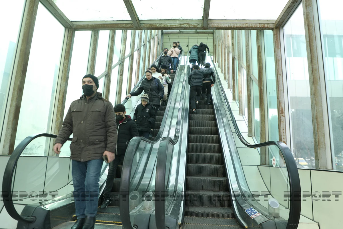 Bakıda piyada keçidlərində bəzi eskalatorlar niyə işləmir?  - VİDEO